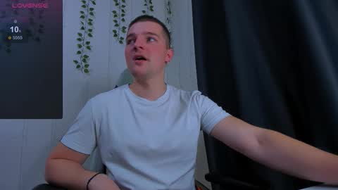 Snapshot of your_claddagh chatting on November 30, 2:43 pm your_claddagh online show from November 30, 2:43 pm