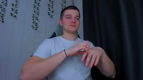 Snapshot of your_claddagh chatting on December 16, 5:07 pm your_claddagh online show from December 16, 5:07 pm