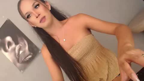 Snapshot of your_dirty_muse chatting on February 21, 6:53 pm LARA online show from February 21, 6:53 pm