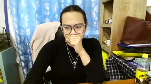 Snapshot of your_dreamgirlxxx69 chatting on May 8, 12:27 am your_dreamgirlxxx69 online show from May 8, 12:27 am