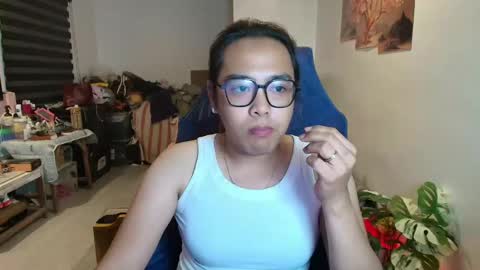 Snapshot of your_dreamgirlxxx69 chatting on May 8, 1:16 pm your_dreamgirlxxx69 online show from May 8, 1:16 pm
