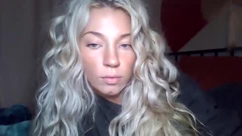 Snapshot of your_fav1 chatting on September 24, 3:54 am your_fav1 online show from September 24, 3:54 am