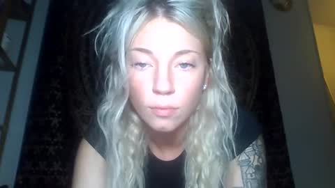 Snapshot of your_fav1 chatting on October 16, 2:23 am your_fav1 online show from October 16, 2:23 am