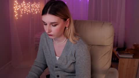 Snapshot of your_freya chatting on December 6, 2:28 pm Freya online show from December 6, 2:28 pm