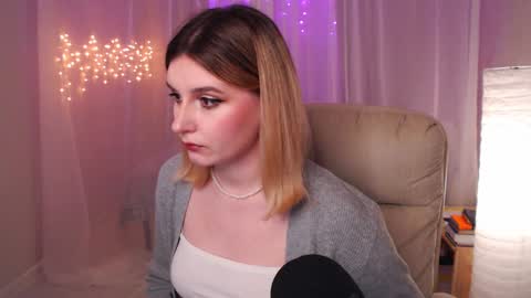 Snapshot of your_freya chatting on December 25, 6:19 pm Freya online show from December 25, 6:19 pm