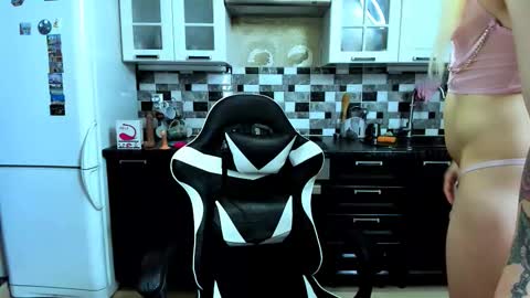 Snapshot of your_hotcutie chatting on November 11, 1:22 pm Jane online show from November 11, 1:22 pm