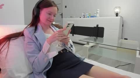 Snapshot of your_librarian chatting on November 25, 3:23 pm Your Librarian online show from November 25, 3:23 pm