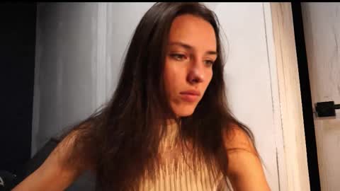 Snapshot of your_little_flexible_girl chatting on October 22, 8:52 pm Meri online show from October 22, 8:52 pm