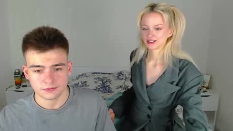 Snapshot of your_molly_mark chatting on March 1, 6:00 pm your_molly_mark online show from March 1, 6:00 pm