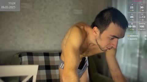 Snapshot of your_new_boyfriend17 chatting on March 6, 9:25 am Your new boyfriend17 online show from March 6, 9:25 am