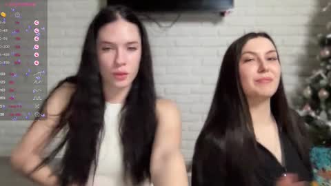 Snapshot of your_sweet_angel_ chatting on January 25, 12:06 am Mia  online show from January 25, 12:06 am