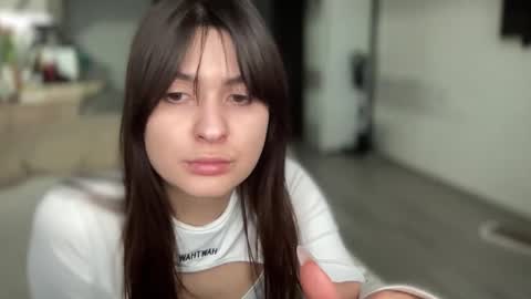 Snapshot of your_sweet_angel_ chatting on February 18, 2:59 pm Mia  online show from February 18, 2:59 pm
