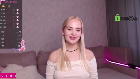 Snapshot of your_sweetie_ chatting on December 7, 6:32 am Lolli  Instagram  lollii 1  online show from December 7, 6:32 am