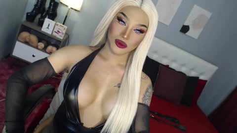 TRICXIEBELLE online show from November 20, 10:20 pm