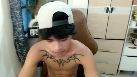 yourasian_eric online show from February 26, 7:40 am