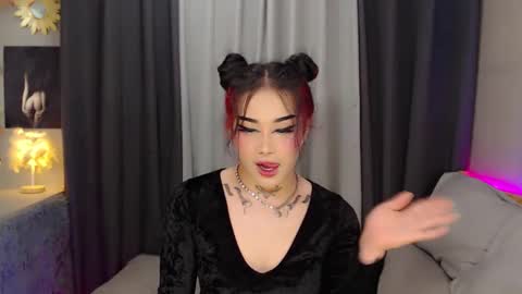 kim online show from February 4, 6:49 pm