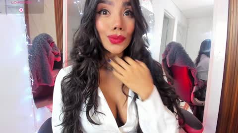 Snapshot of yourcutemolly chatting on December 29, 4:48 am Selena online show from December 29, 4:48 am