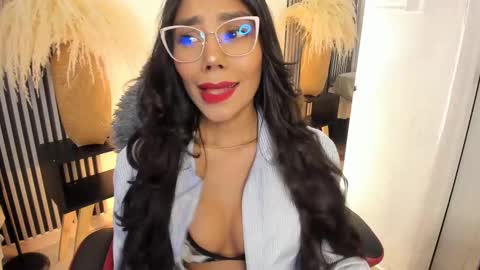 Snapshot of yourcutemolly chatting on February 27, 6:07 am Selena online show from February 27, 6:07 am