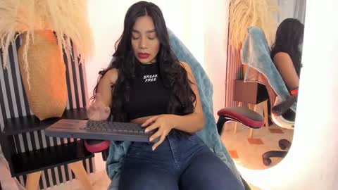 Snapshot of yourcutemolly chatting on March 8, 5:49 am Selena online show from March 8, 5:49 am