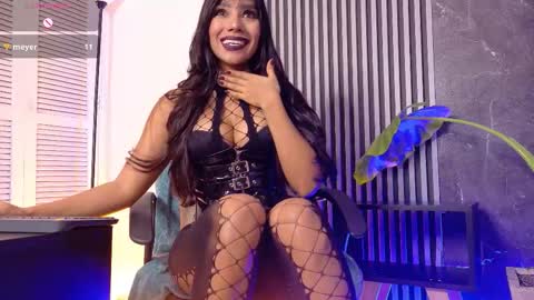 Snapshot of yourcutemolly chatting on November 16, 10:21 am Selena online show from November 16, 10:21 am