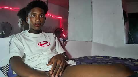 Yourdaddy2005 online show from March 7, 8:11 am