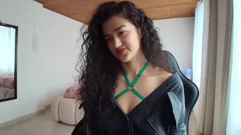 Snapshot of yourdreamgirl2025 chatting on October 29, 2:08 pm yourdreamgirl2025 online show from October 29, 2:08 pm