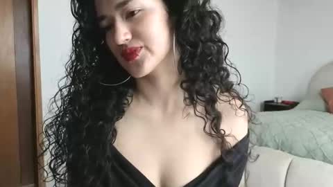 yourdreamgirl2025 online show from March 11, 2:56 pm