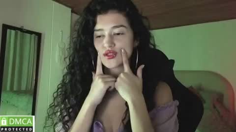 Snapshot of yourdreamgirl2025 chatting on June 17, 12:02 am yourdreamgirl2025 online show from June 17, 12:02 am