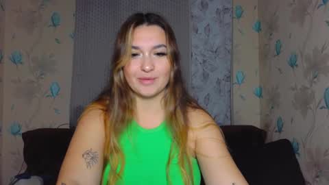 Snapshot of youremily_xx chatting on October 4, 7:56 pm Emily online show from October 4, 7:56 pm