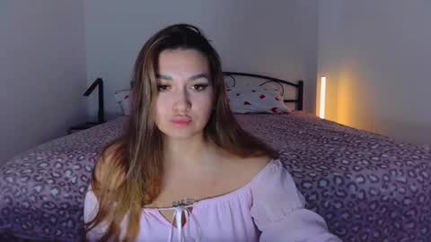 Snapshot of youremily_xx chatting on October 12, 9:47 pm Emily online show from October 12, 9:47 pm