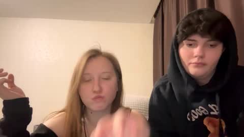 Snapshot of yourfavcoupleeee chatting on March 4, 11:00 pm Mark and Margo online show from March 4, 11:00 pm