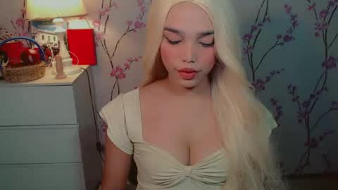 maureen love you online show from October 11, 2:44 am