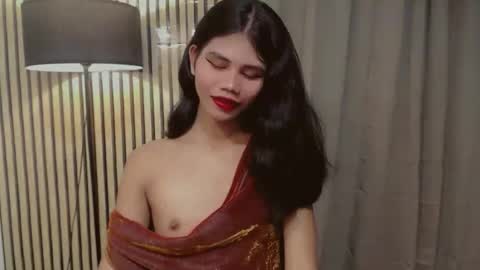 Snapshot of yourfavoratevivian chatting on November 17, 5:46 am Vivian online show from November 17, 5:46 am