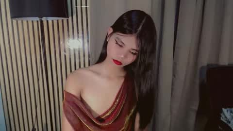 Snapshot of yourfavoratevivian chatting on November 21, 12:32 am Vivian online show from November 21, 12:32 am