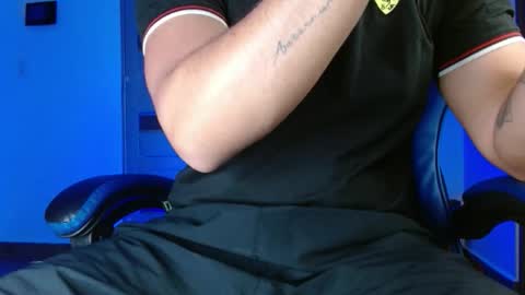 yourfavorite_bigclit online show from May 10, 11:48 am