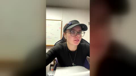 yourfavoriteshorty online show from February 26, 7:40 am