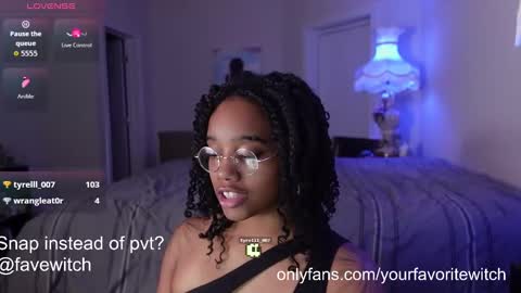 Snapshot of yourfavoritewitch chatting on September 18, 3:30 am Naava online show from September 18, 3:30 am