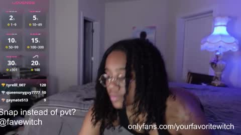 Snapshot of yourfavoritewitch chatting on September 23, 3:42 am Naava online show from September 23, 3:42 am