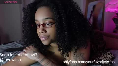 Snapshot of yourfavoritewitch chatting on March 12, 4:18 am Naava online show from March 12, 4:18 am