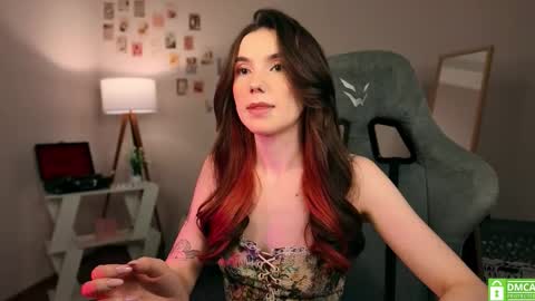 Chloe online show from December 3, 5:15 am