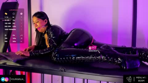 Snapshot of yourgirlia_ chatting on January 4, 8:39 am Call me Lia online show from January 4, 8:39 am