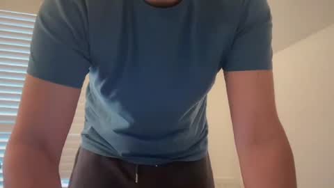 Snapshot of yourguy9333 chatting on February 18, 9:05 am yourguy9333 online show from February 18, 9:05 am