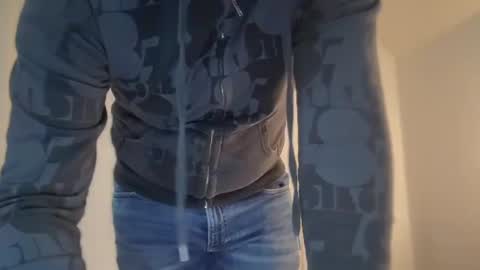 Snapshot of yourguy9333 chatting on March 13, 9:54 pm yourguy9333 online show from March 13, 9:54 pm