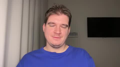 Snapshot of yourhairybuddy chatting on December 14, 8:13 pm Andrey online show from December 14, 8:13 pm