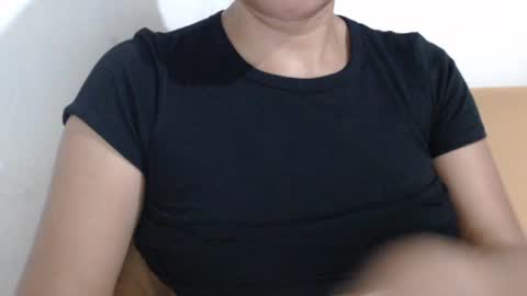 Snapshot of yourhotboobies23 chatting on July 21, 7:22 am yourhotboobies23 online show from July 21, 7:22 am