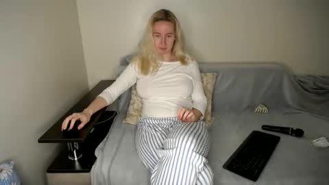 Snapshot of yourhotdream1 chatting on May 12, 3:42 pm Iamyourdream online show from May 12, 3:42 pm