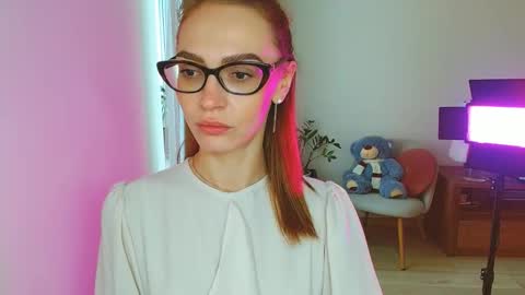 Snapshot of yourladysunshine chatting on February 6, 9:12 am Ksyusha online show from February 6, 9:12 am