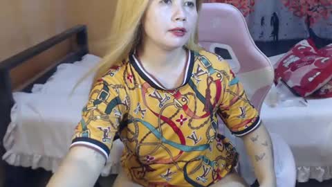 Snapshot of yourlenda chatting on June 12, 1:15 am Glenda online show from June 12, 1:15 am