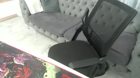 yourlilsin online show from April 23, 8:35 am