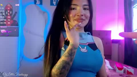 yourlittlefantasyy online show from June 12, 1:43 pm